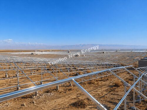 Sistema de montagem solar em terra de 100 MW em Qinghai