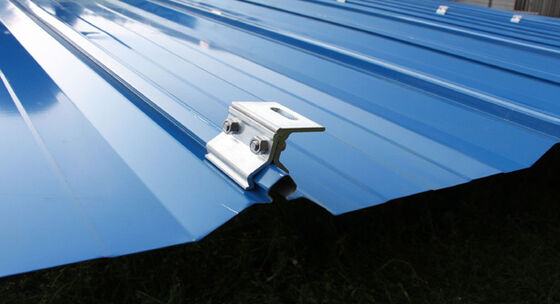 Bom preço. Sistema de montagem solar de grampos para telhados metálicos on-line