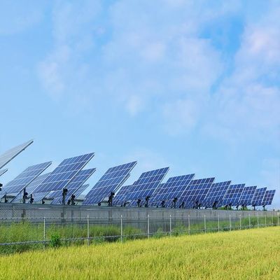 O cimento de alumínio resistente à corrosão dos trilhos obstrui o telhado do painel solar que monta sistemas